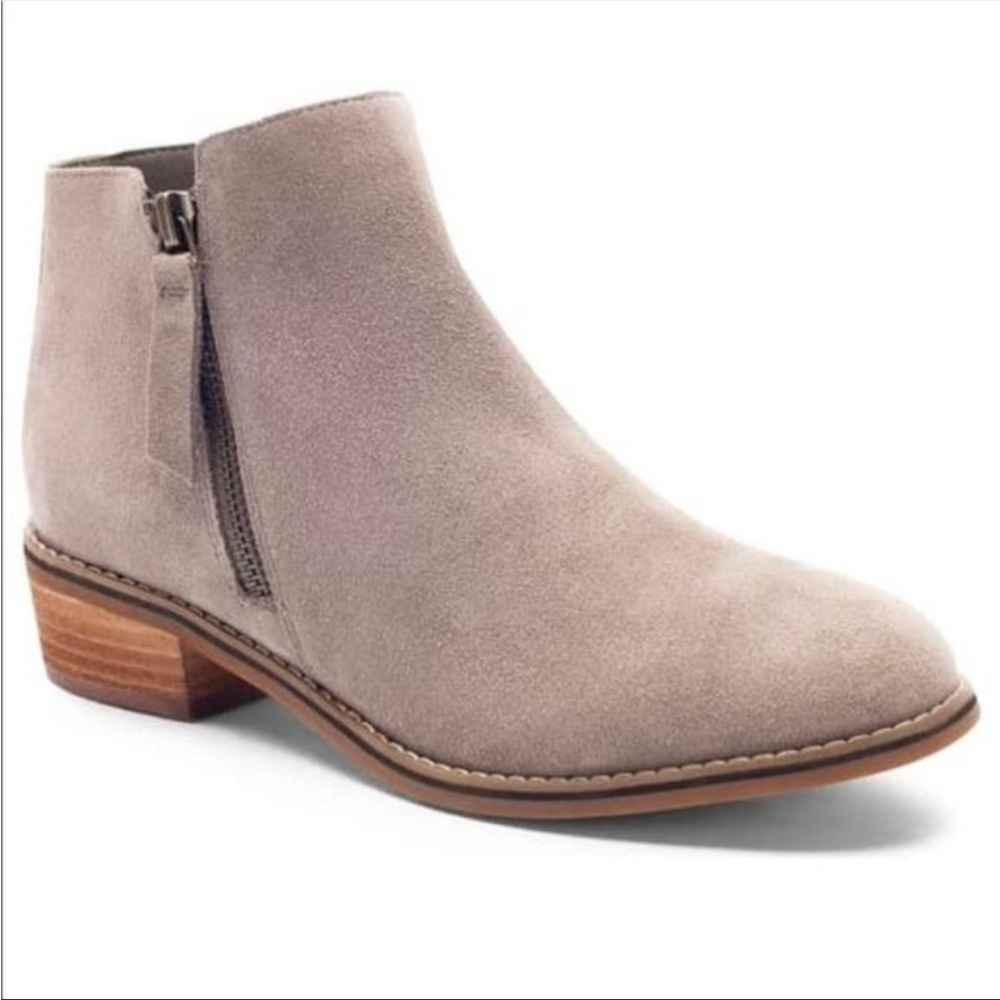 Blondo Linda Waterproof Suede Booties 9